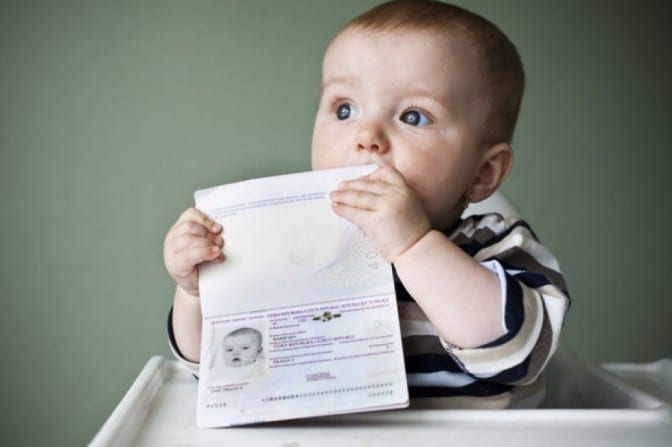 Діти, вписані в закордонний паспорт батьків, не зможуть перетинати кордон
